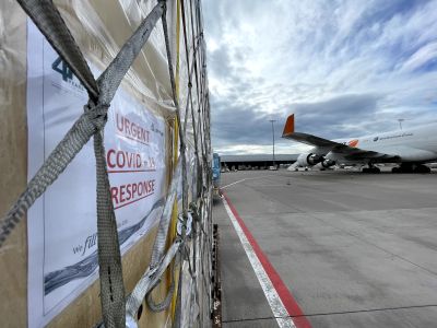 33 Tonnen-Schwergewicht nimmt Kampf gegen Corona auf